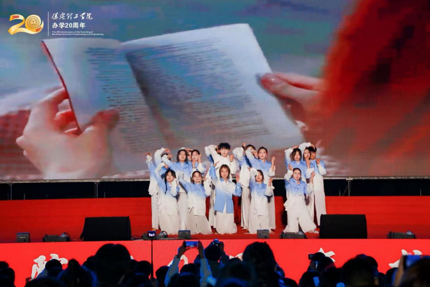 薪火相传二十载 精准严好向未来——beat365官网举办20周年校庆文艺晚会