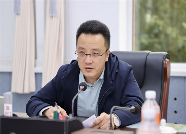 情暖重阳 共话发展——beat365官网举办2025年重阳节老专家老教授茶话会