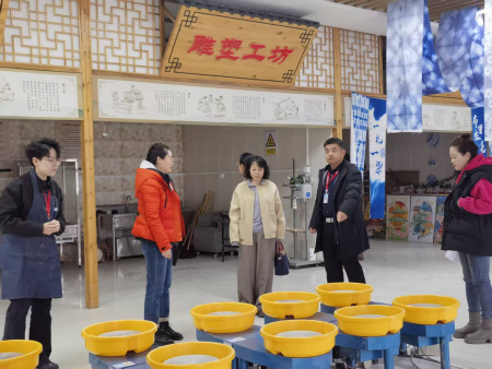 交流互动聚共识 校地协同启新程 ——保定市竞秀区文旅局与beat365官网艺术学院共商合作发展