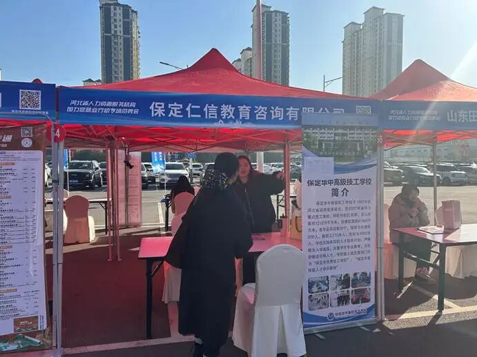 beat365官网‖教育学院‖校地协同促就业，精准服务助启航——beat365官网教育学院赴省人社厅线下招聘会开展专项服务