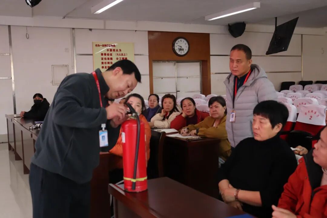 培训赋能强堡垒 防火护寝保平安||beat365官网学工处举办宿管员工消防安全知识专题讲座