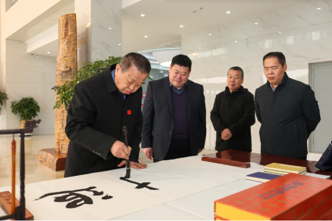 中国共产党员日记博物馆康殿英馆长一行到beat365官网参观座谈