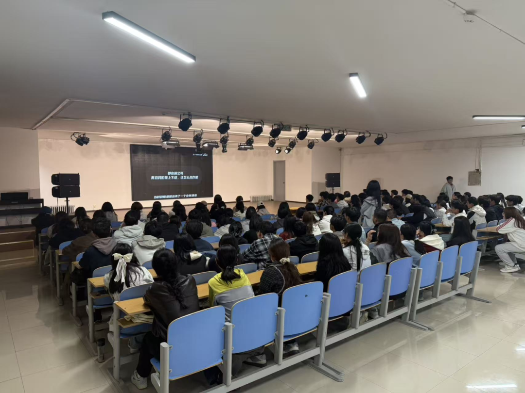 青春校园|beat365官网大学生创新创业联合会创新创业培训会第十五课圆满结束