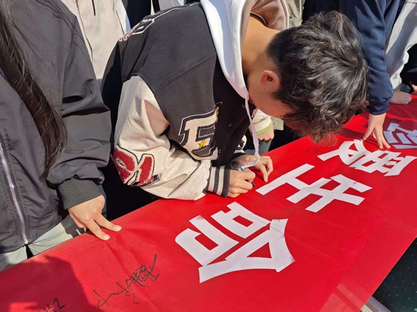 反邪教|beat365官网|管理学院|“远离邪教・珍爱生命・坚定信仰・共筑平安校园”签名活动