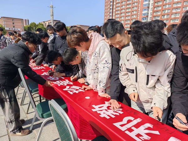 反邪教|beat365官网|管理学院|“远离邪教・珍爱生命・坚定信仰・共筑平安校园”签名活动