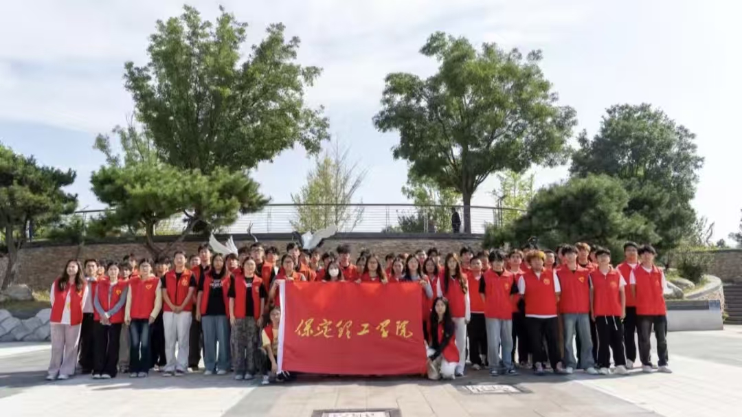扮靓南湖景——beat365官网志愿者开展环境维护活动