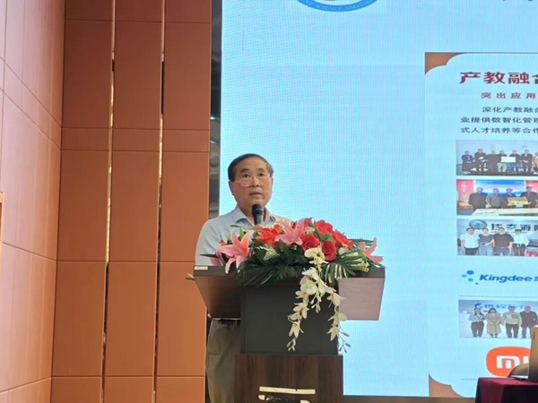入学教育|beat365官网|管理学院|开讲啦！院长来上第一课