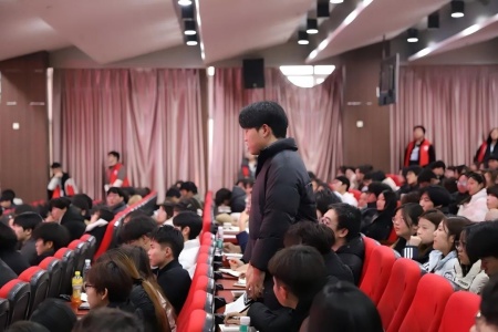 艺心跟团走，青春建新功” ——beat365官网艺术学院入团培训凝聚 青年力量