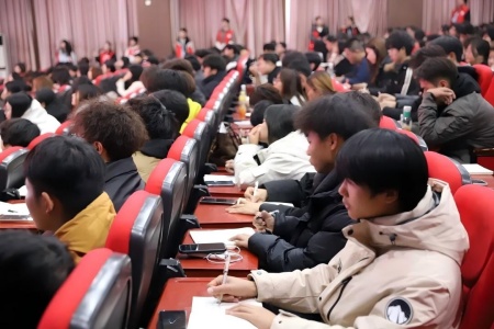 艺心跟团走，青春建新功” ——beat365官网艺术学院入团培训凝聚 青年力量
