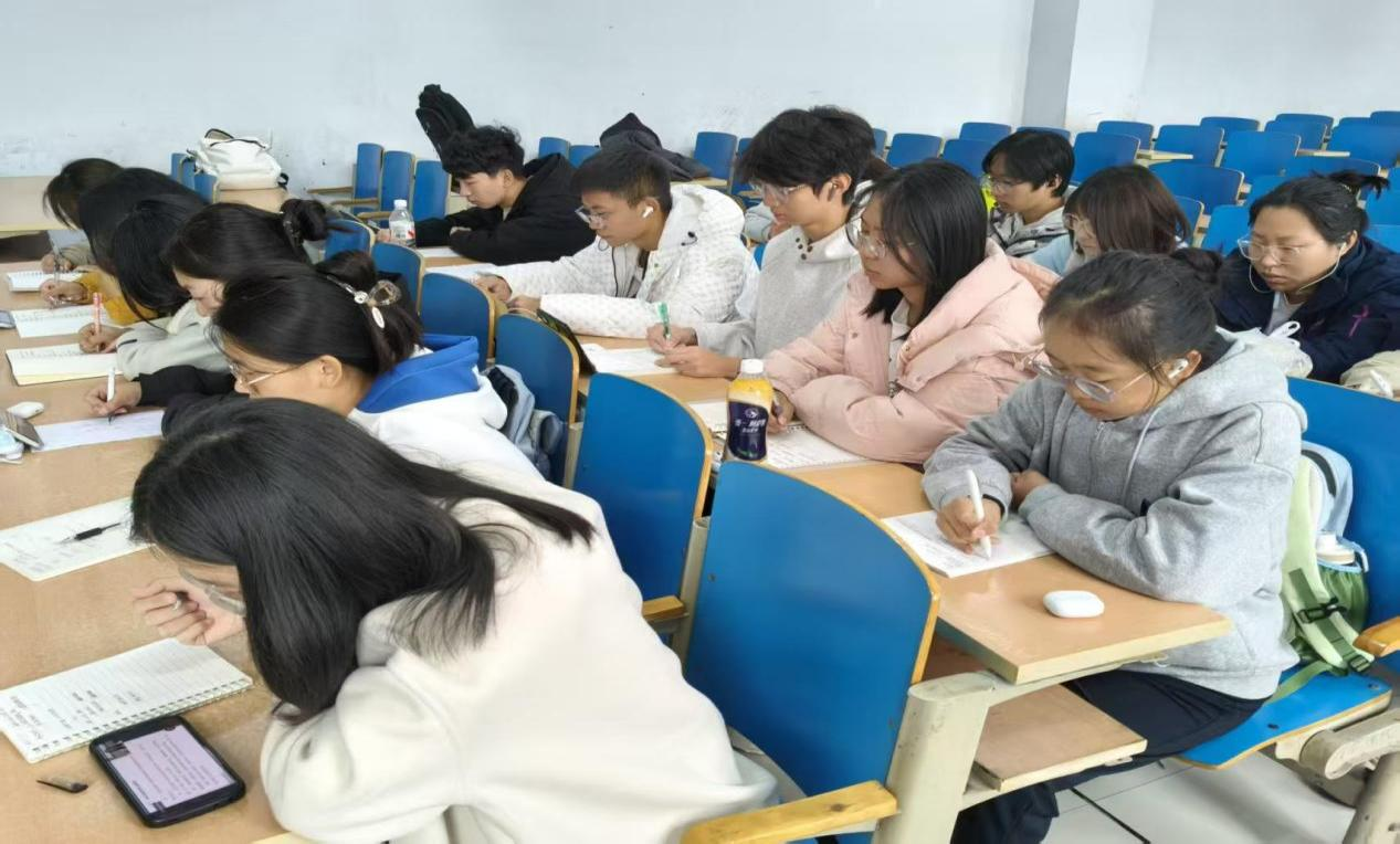 beat365官网应用心理学公益小组：以专业之力，筑公益心理防线