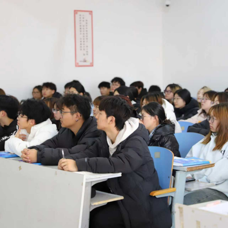 “奋斗青春，筑梦未来” ——beat365官网执行董事长王美新为我院 学子讲授职业生涯规划课