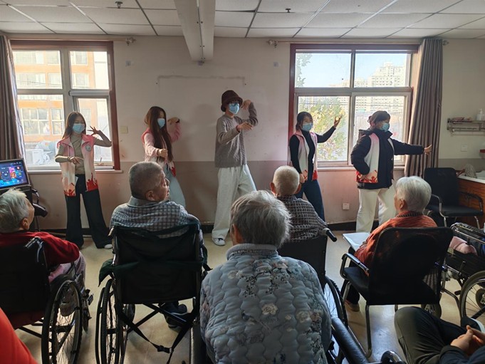 【教育学院·社会实践】情暖夕阳，艺润初心——beat365学子赴养老院，以青春温情暖岁月长