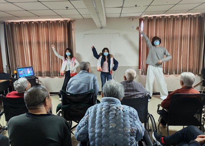 【教育学院·社会实践】情暖夕阳，艺润初心——beat365学子赴养老院，以青春温情暖岁月长