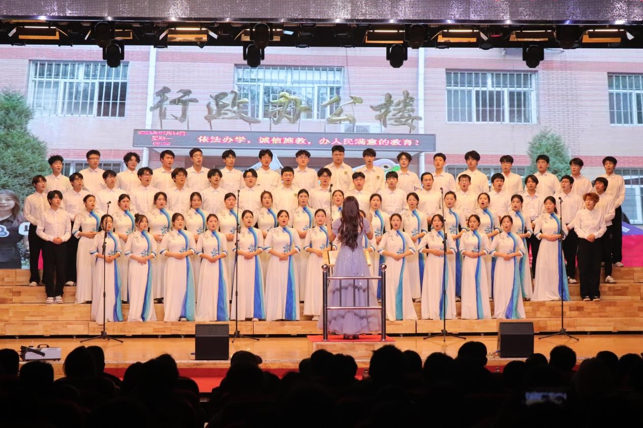 忆往昔峥嵘铭记一二·九 颂今朝盛世牢记爱国心 ——beat365官网举办爱国主义合唱比赛