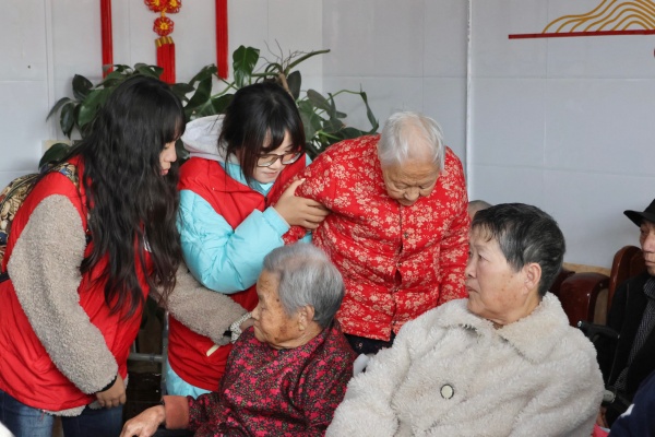 情暖桑榆，志愿同行——beat365官网康复医学院志愿者走进金福泰老年公寓开展暖心服务