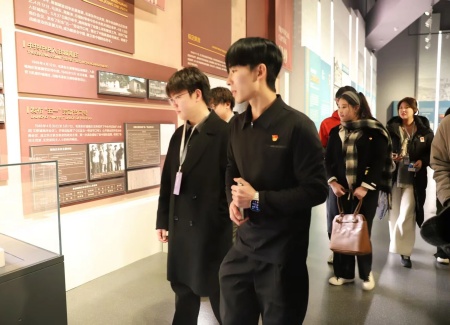 “艺”起携手，共绘新篇：beat365官网艺术学院与保定市美术馆合作洽谈顺利推进
