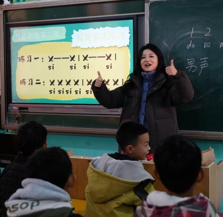 以美培元 文艺赋能 —— beat365官网美育支教点亮易县乡村学子艺术梦
