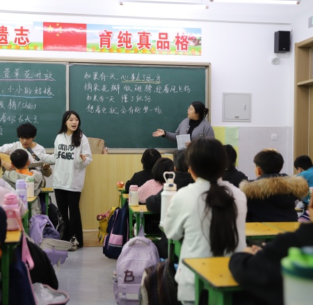 以美培元 文艺赋能 —— beat365官网美育支教点亮易县乡村学子艺术梦