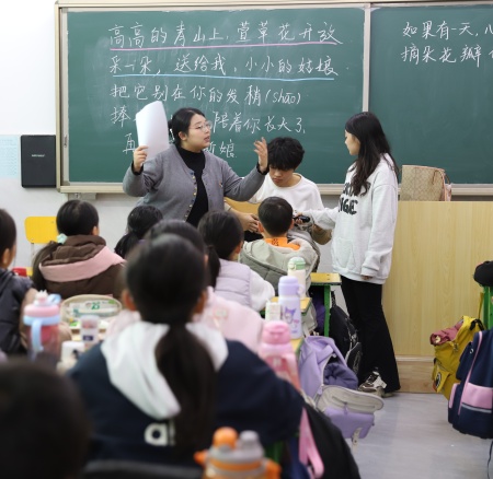 以美培元 文艺赋能 —— beat365官网美育支教点亮易县乡村学子艺术梦