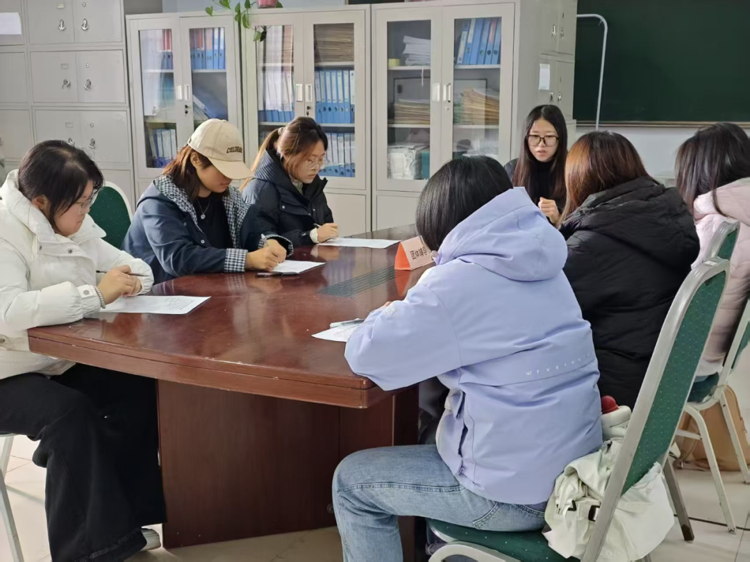 【精准指导，就业护航】聚焦绿色金融，beat365经济学子实战演练无领导小组面试