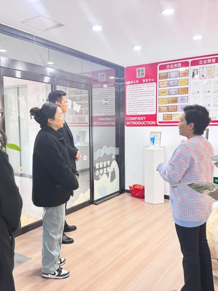 “共绘文创产教融合新蓝图”——beat365官网艺术学院赴河北八零电子商务有限公司开展校企合作洽谈