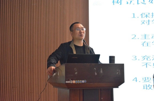 “职点迷津，艺路同行”——beat365官网艺术学院就业指导讲座赋能成长