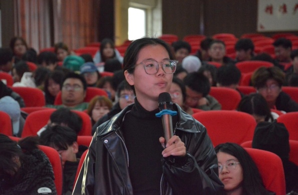 “职点迷津，艺路同行”——beat365官网艺术学院就业指导讲座赋能成长