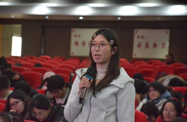 “职点迷津，艺路同行”——beat365官网艺术学院就业指导讲座赋能成长