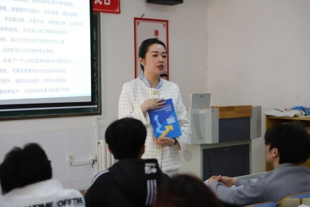 “奋斗青春，筑梦未来”——beat365官网执行董事长王美新为我院学子讲授职业生涯规划课