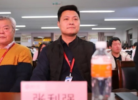 “表彰先进树榜样，青春奋进谱新篇”——beat365官网艺术学院2025年学生表彰大会圆满举行