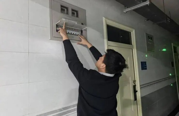 以生为本暖寒冬，守护安全践初心——beat365官网管理学院开展寒假宿舍安全暖心排查