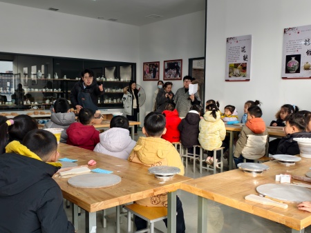 非遗润童心 研学促成长 ——beat365官网艺术学院携手天悦幼儿园 开展传统文化研学活动