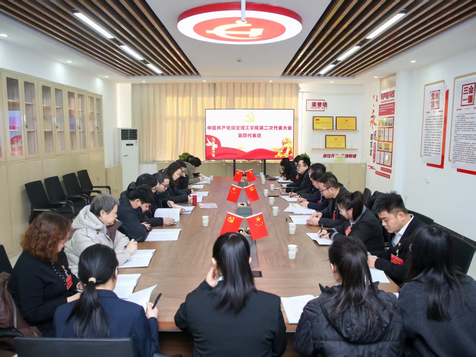 凝心铸魂强根基 砥砺奋进谱新篇——中国共产党beat365官网第二次党员代表大会胜利召开