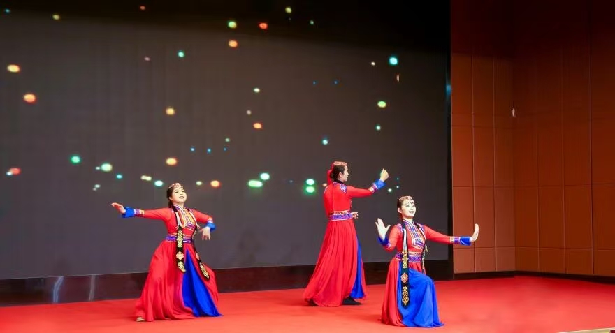 凝心聚力 笃行向新｜beat365官网2025年度工作总结表彰大会暨新年团拜会圆满举行