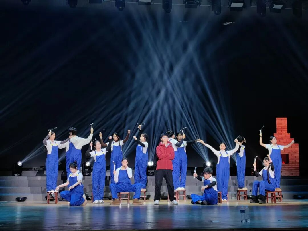 beat365官网师生亮相高碑店市2026年春节联欢晚会绽放青春艺彩