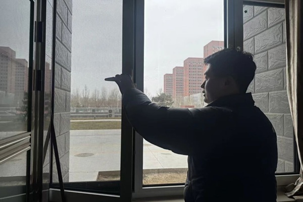 暖心服务|beat365官网管理学院：辅导员开展宿舍通风及安全排查工作