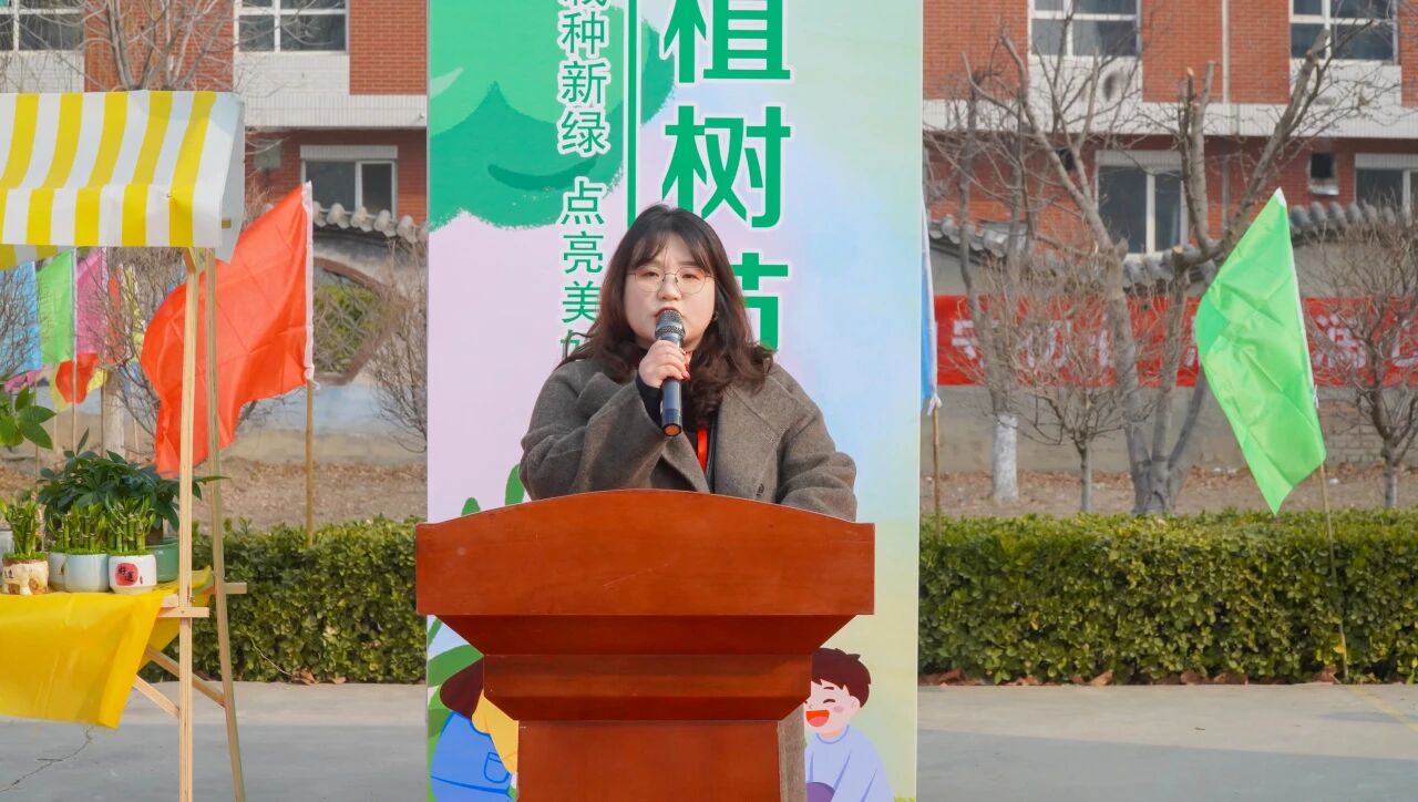 拥抱绿意 种植新生｜beat365官网举办植树节暨田间思政劳动教育实践活动