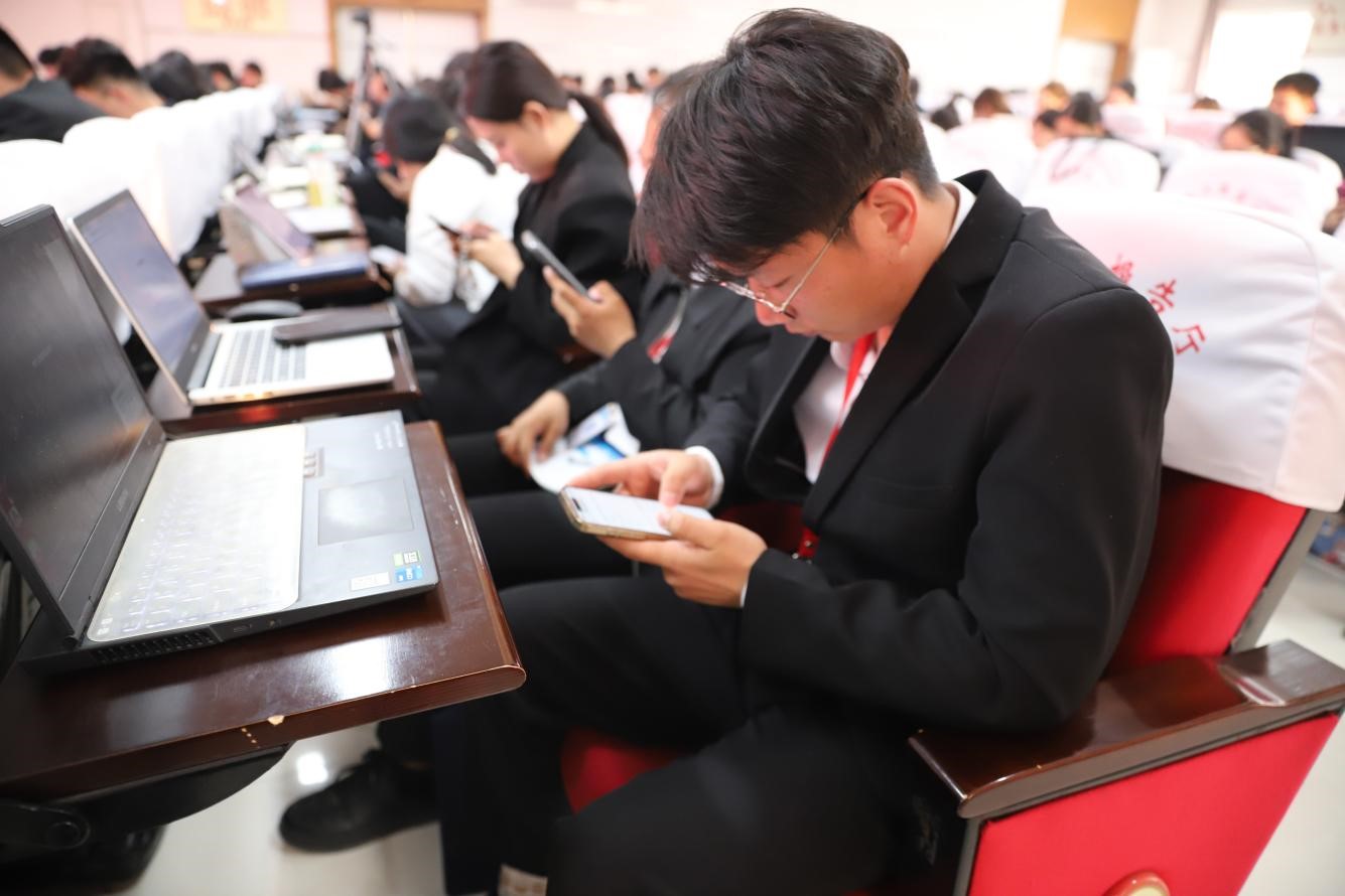 beat365官网召开2026年春季学期第三周学生工作培训会