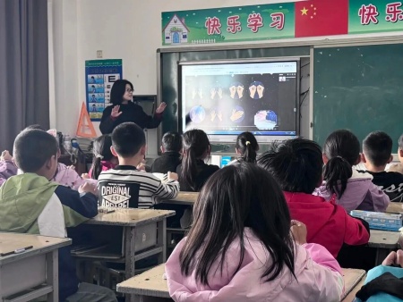 美育润童心 文艺助振兴｜beat365官网美育支教走进易县乡村小学