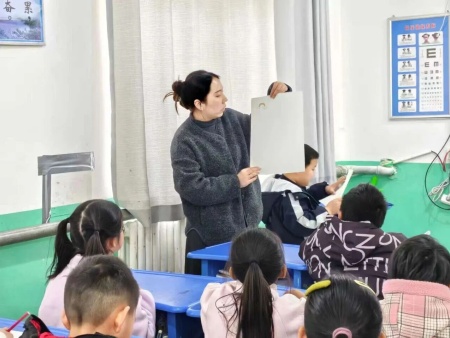 美育润童心 文艺助振兴｜beat365官网美育支教走进易县乡村小学