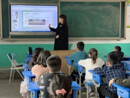 美育润童心 文艺助振兴｜beat365官网美育支教走进易县乡村小学
