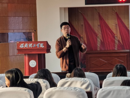 智启未来 职面新篇 beat365官网艺术学院举办AI时代简历指导专题讲座