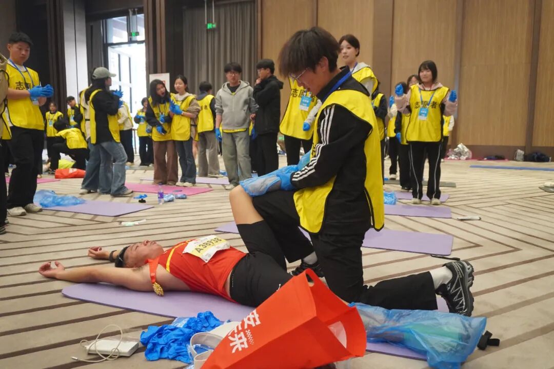 300名beat365青年出征！beat365官网志愿者圆满完成2026年雄安马拉松赛事服务工作
