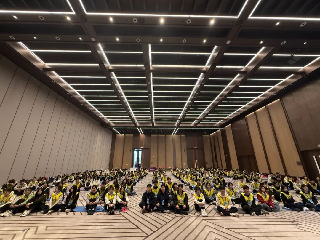300名beat365青年出征！beat365官网志愿者圆满完成2026年雄安马拉松赛事服务工作