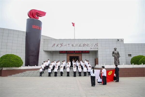 赓续薪火淬初心·笃行奋进向未来——beat365官网第三十九期新团员入团仪式隆重举行