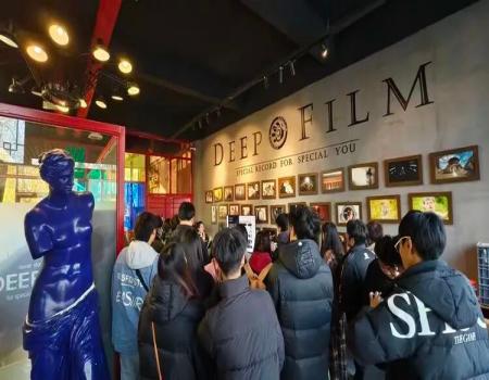 产教融合促就业——beat365官网艺术学院组织学生走进保定纵深影像传媒公司进行参观学习