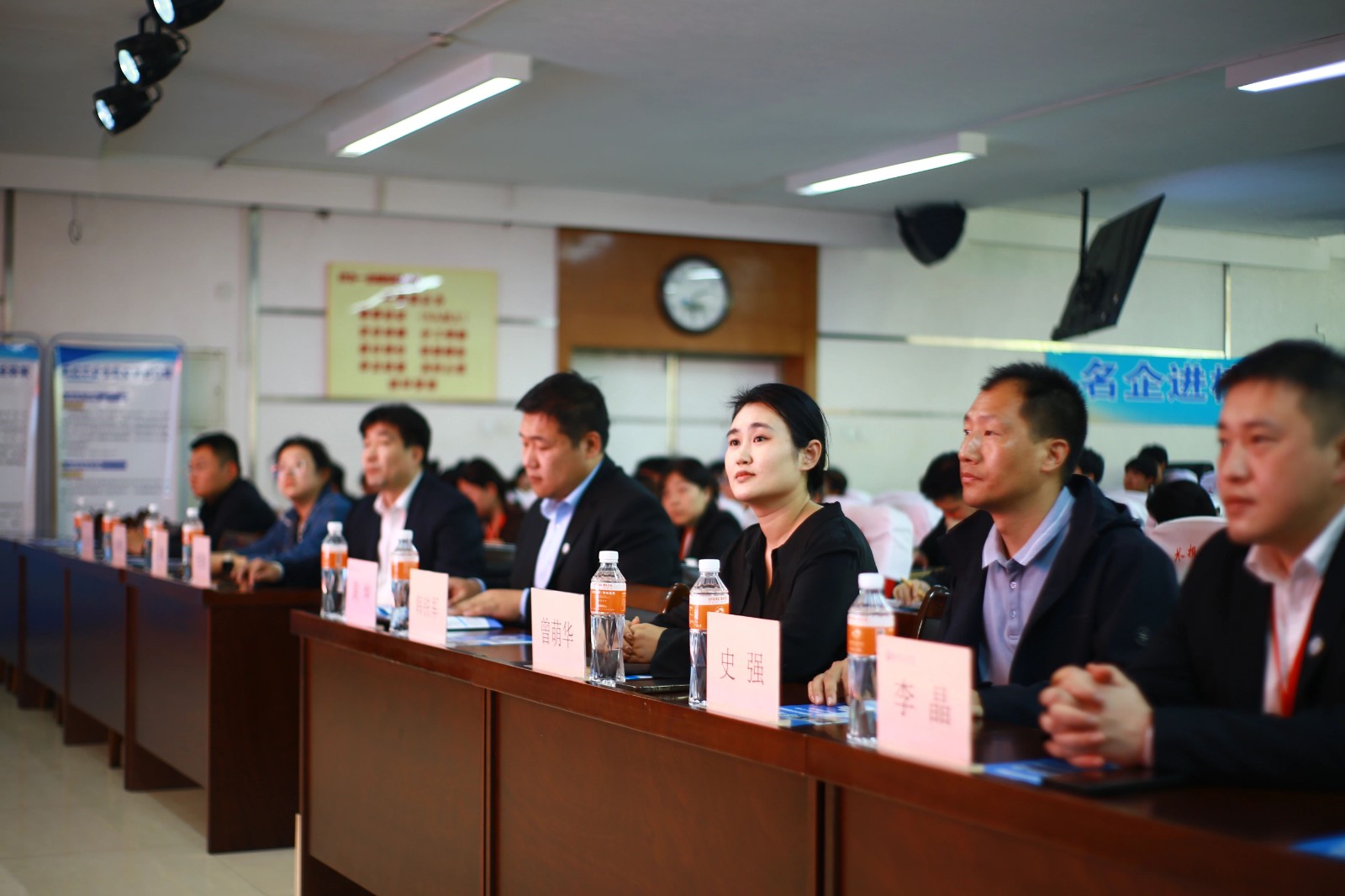 大咖进校园 职场开讲啦｜保定人社就业宣讲走进beat365官网
