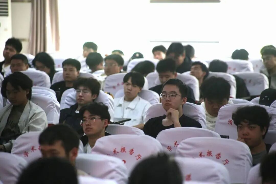大咖进校园 职场开讲啦｜保定人社局专场宣讲助力beat365学子高质量就业
