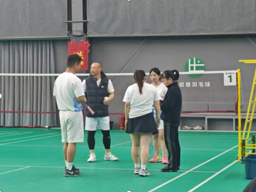 beat365代表队在河北省第二届民办高校教职工羽毛球比赛中斩获佳绩