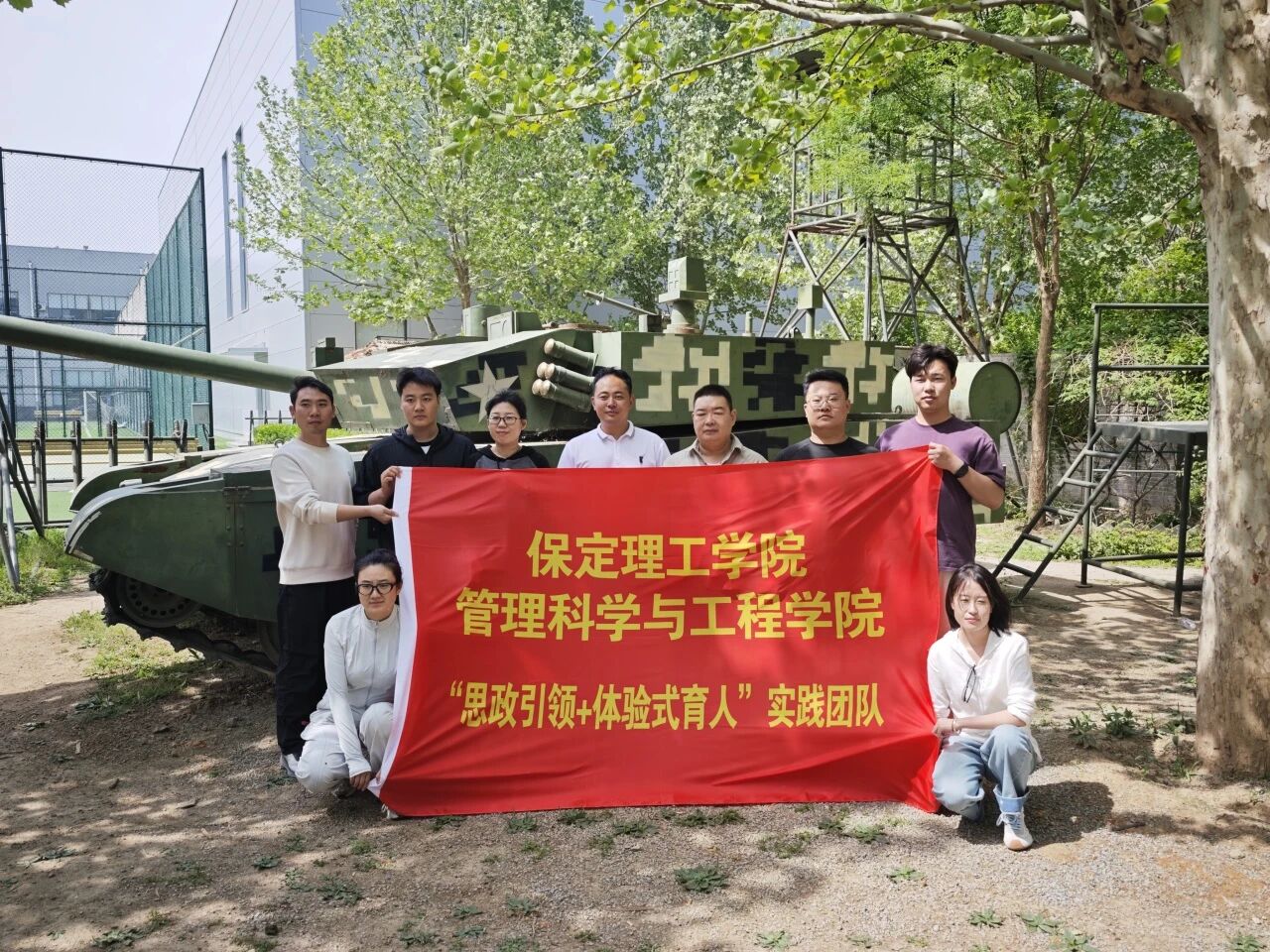 思政引领铸魂 体验赋能育人——beat365官网管理学院开展体验式拓展实践活动